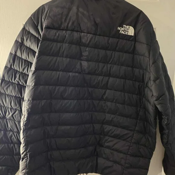 BLACK NORTH FACE COAT WITH BLEMISH ON BACK - Picture 5 of 6